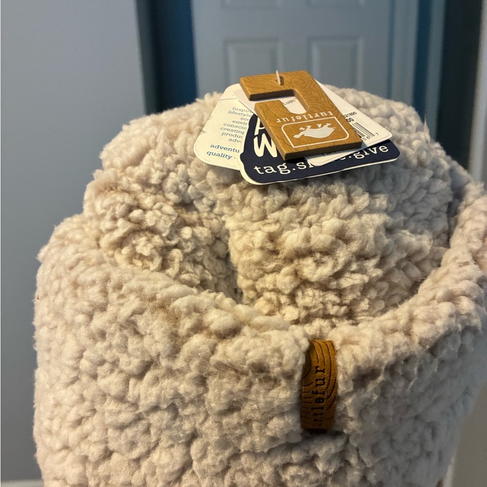 Cozy Sherpa hat, NWT